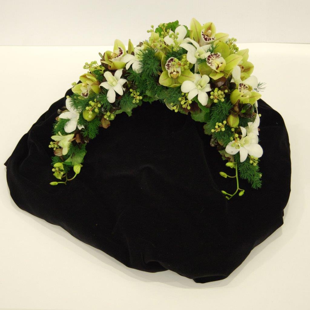 1OpenWiredInvertedCrescentBouqu1BestinShow1Colour